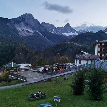 The Family Stone House Dolomiti Cortina 公寓